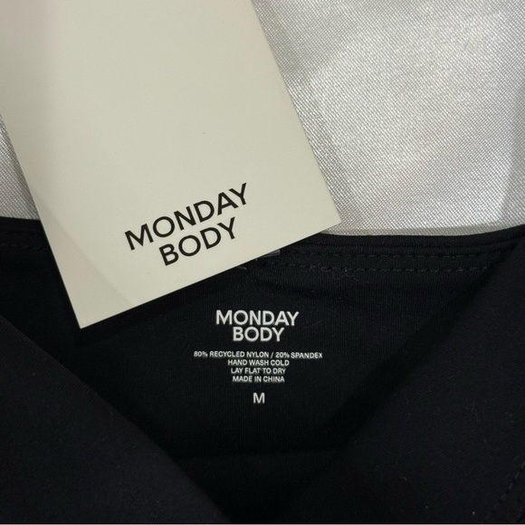 Monday Body Zion Tank Top Black Ivory Piping Medium Cropped Yoga Workout New - Picture 9 of 12